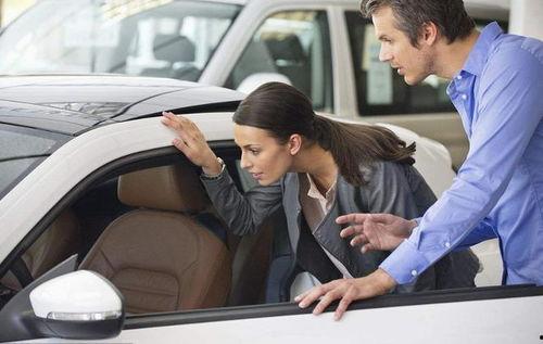 爆料渣女买车视频播放,引发网友热议